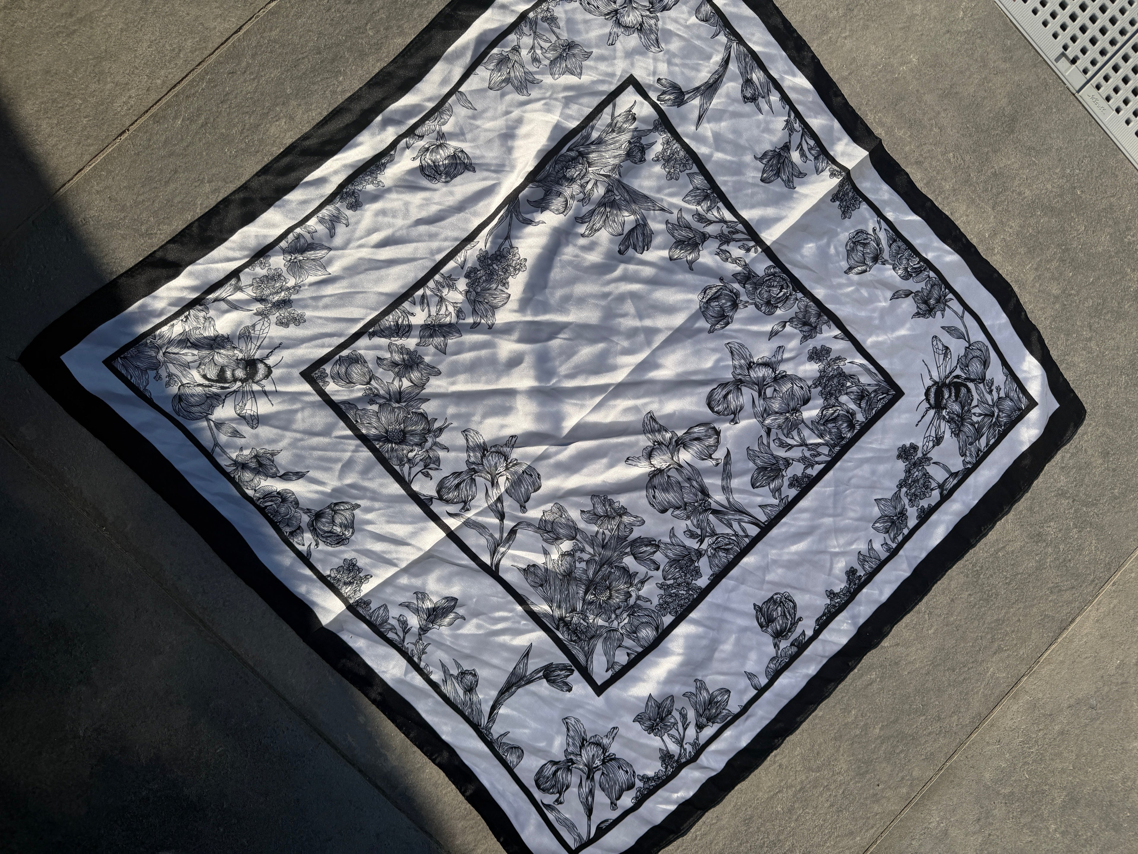 Foulard carré imprimé - Noir Maddy & Co