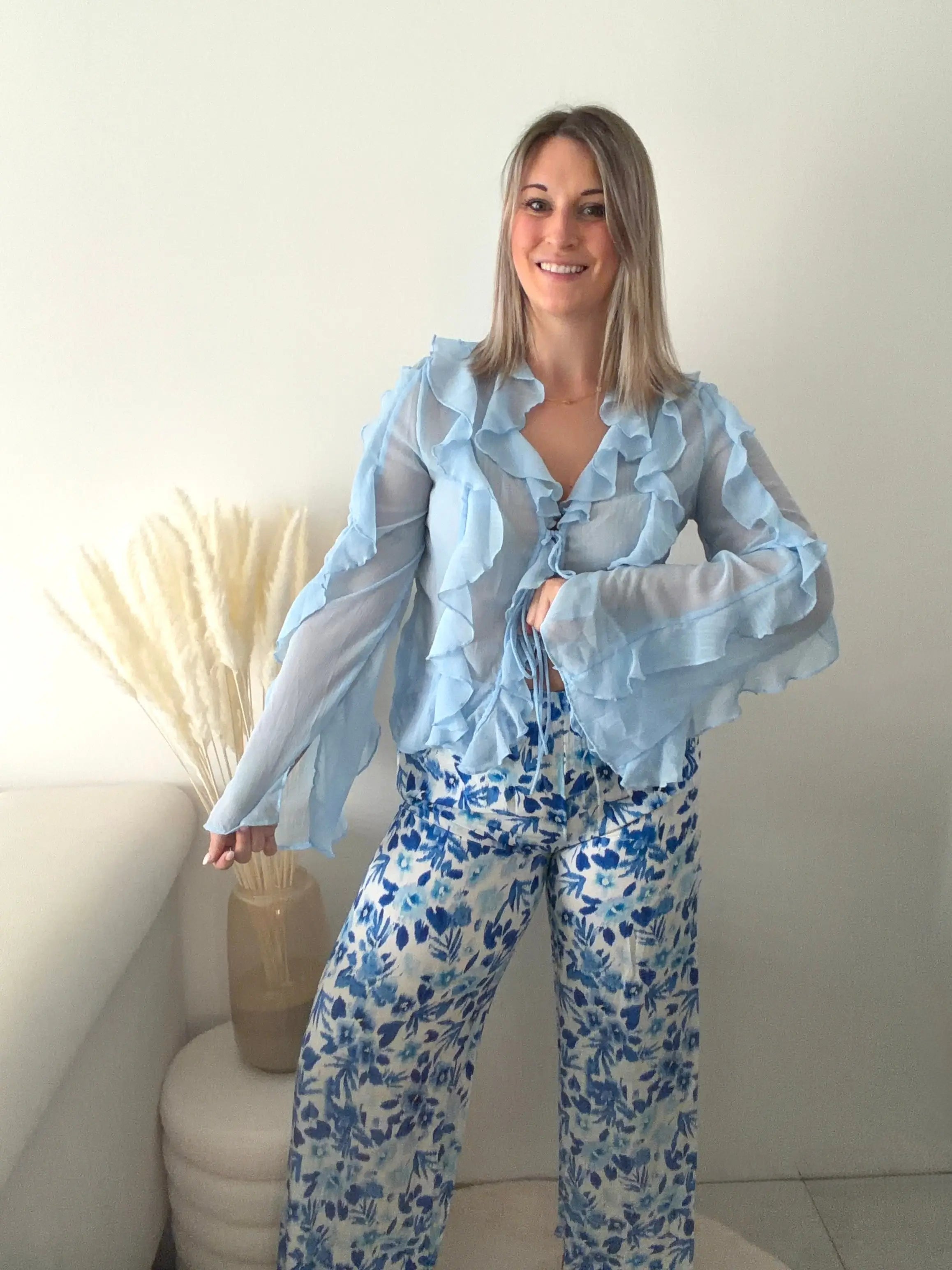 Blouse à volants  - Blue Maddy & Co
