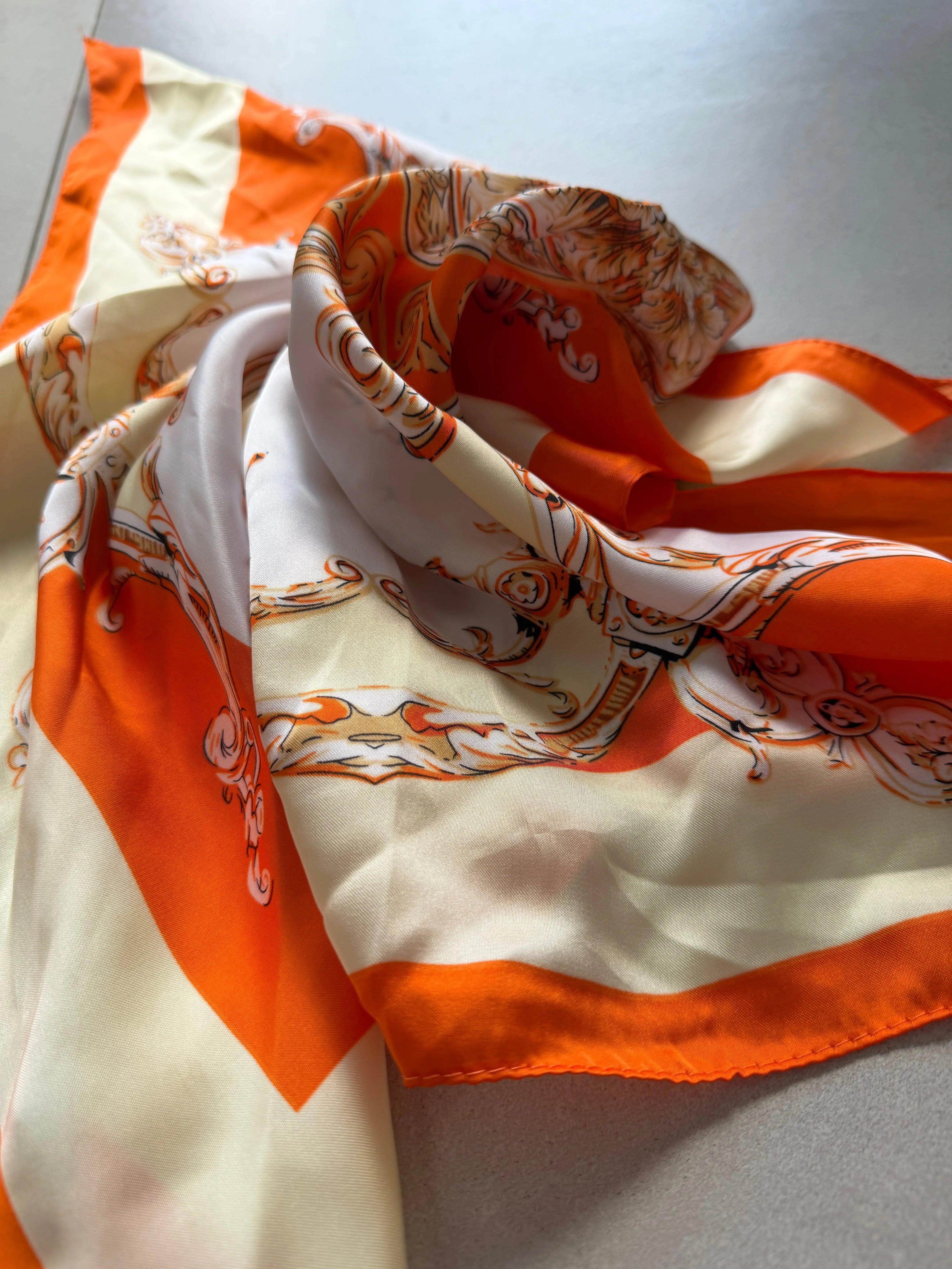 Foulard carré imprimé - Orange Maddy & Co