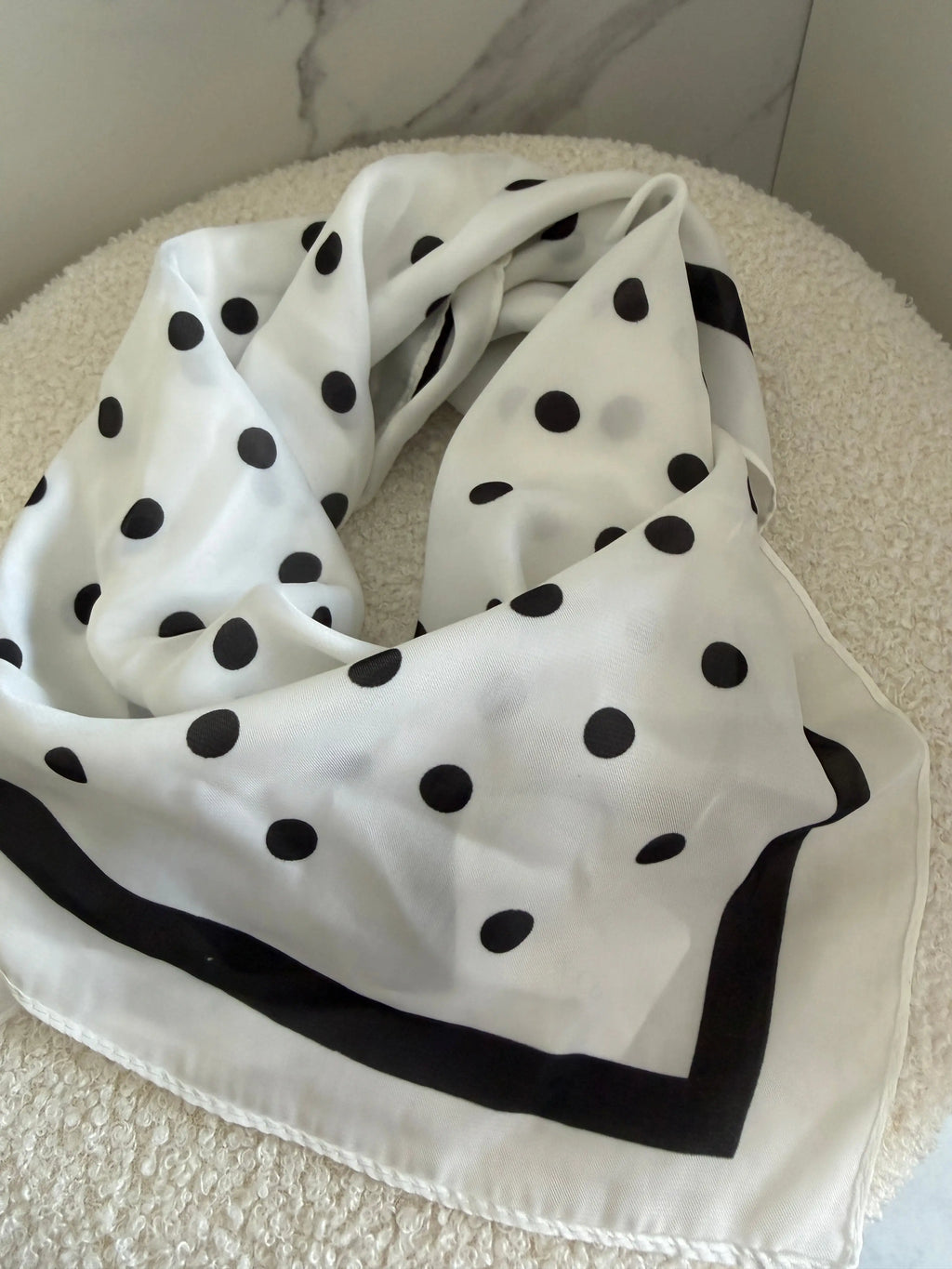 Foulard carré à pois Maddy & Co