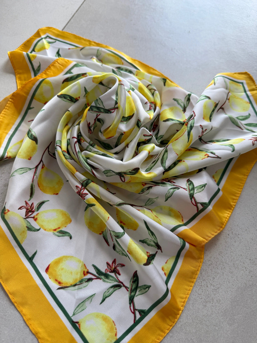 Foulard carré imprimé - Citron Maddy & Co