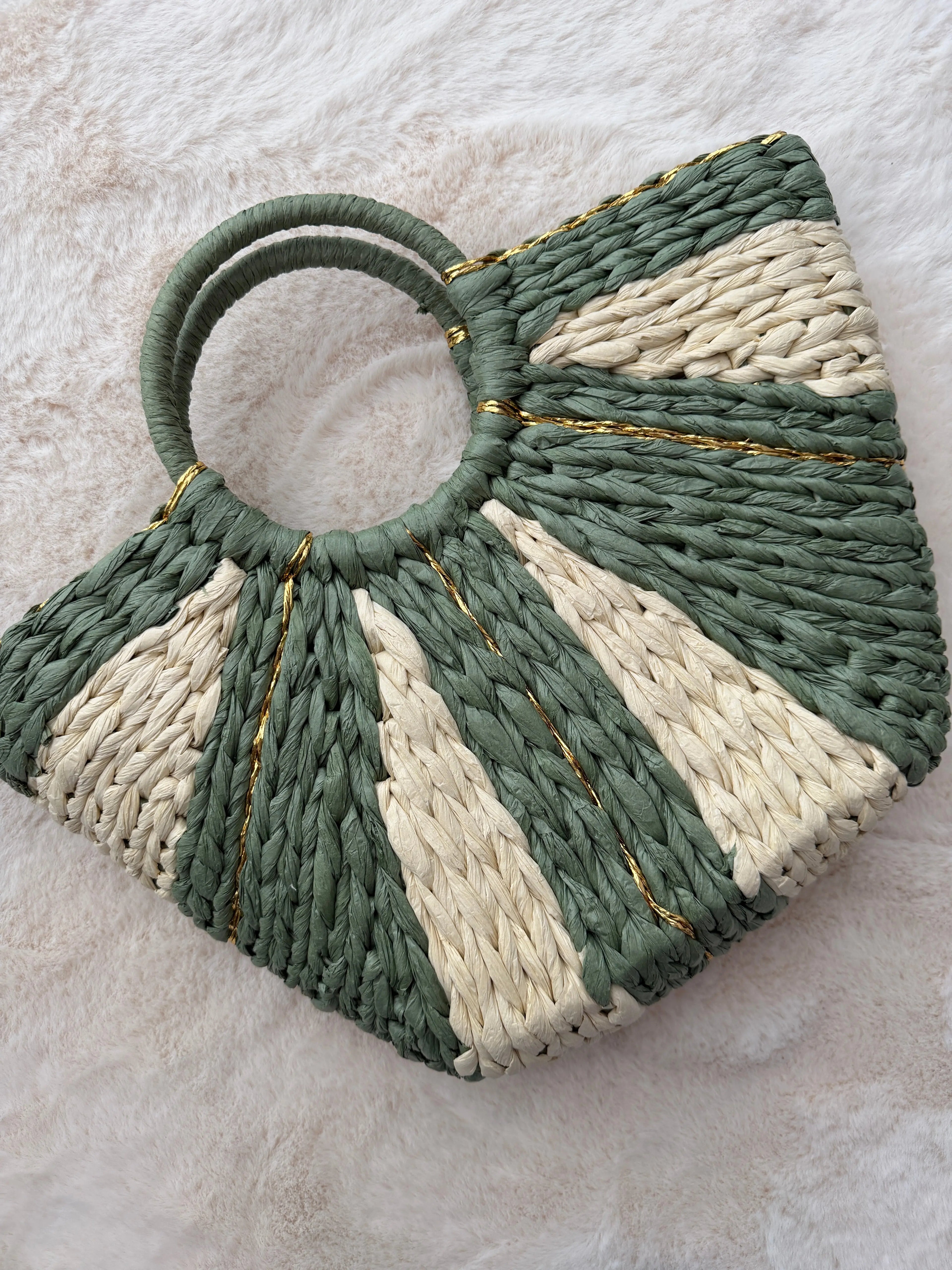 Sac à main bohème tressé Kaki – Éclat doré Maddy & Co