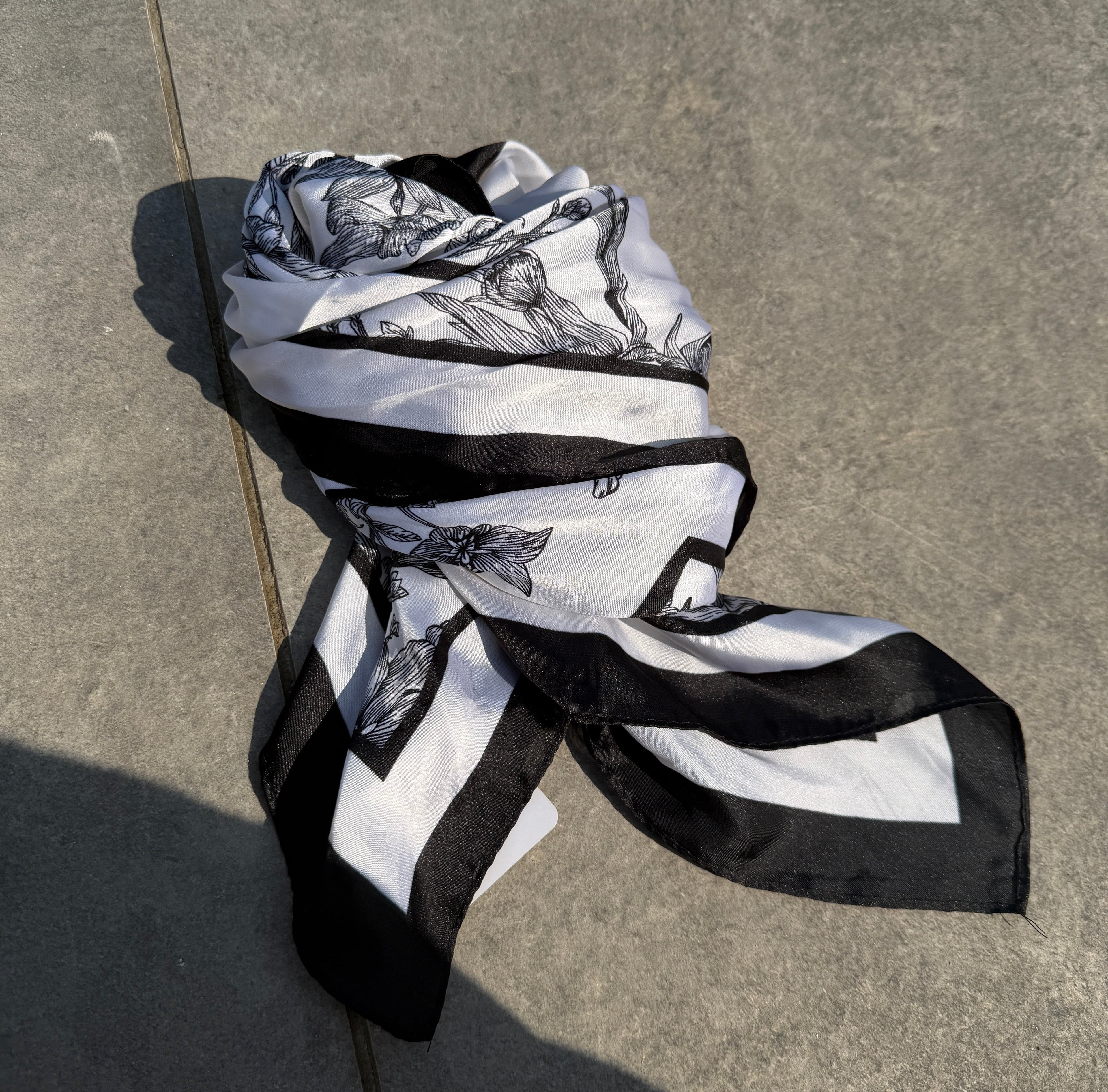 Foulard carré imprimé - Noir Maddy & Co
