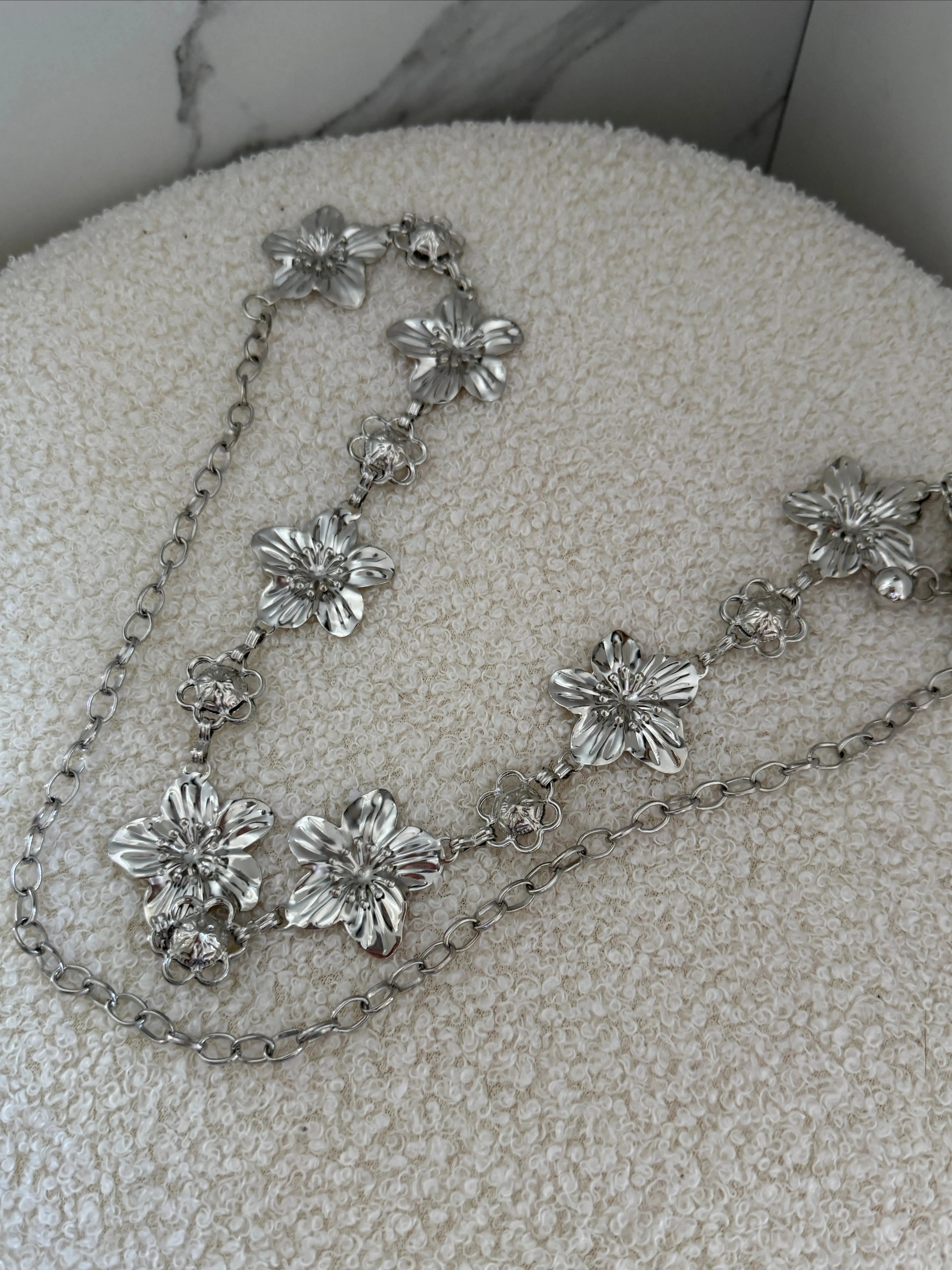 Ceinture chaîne fleur  - Argenté Maddy & Co