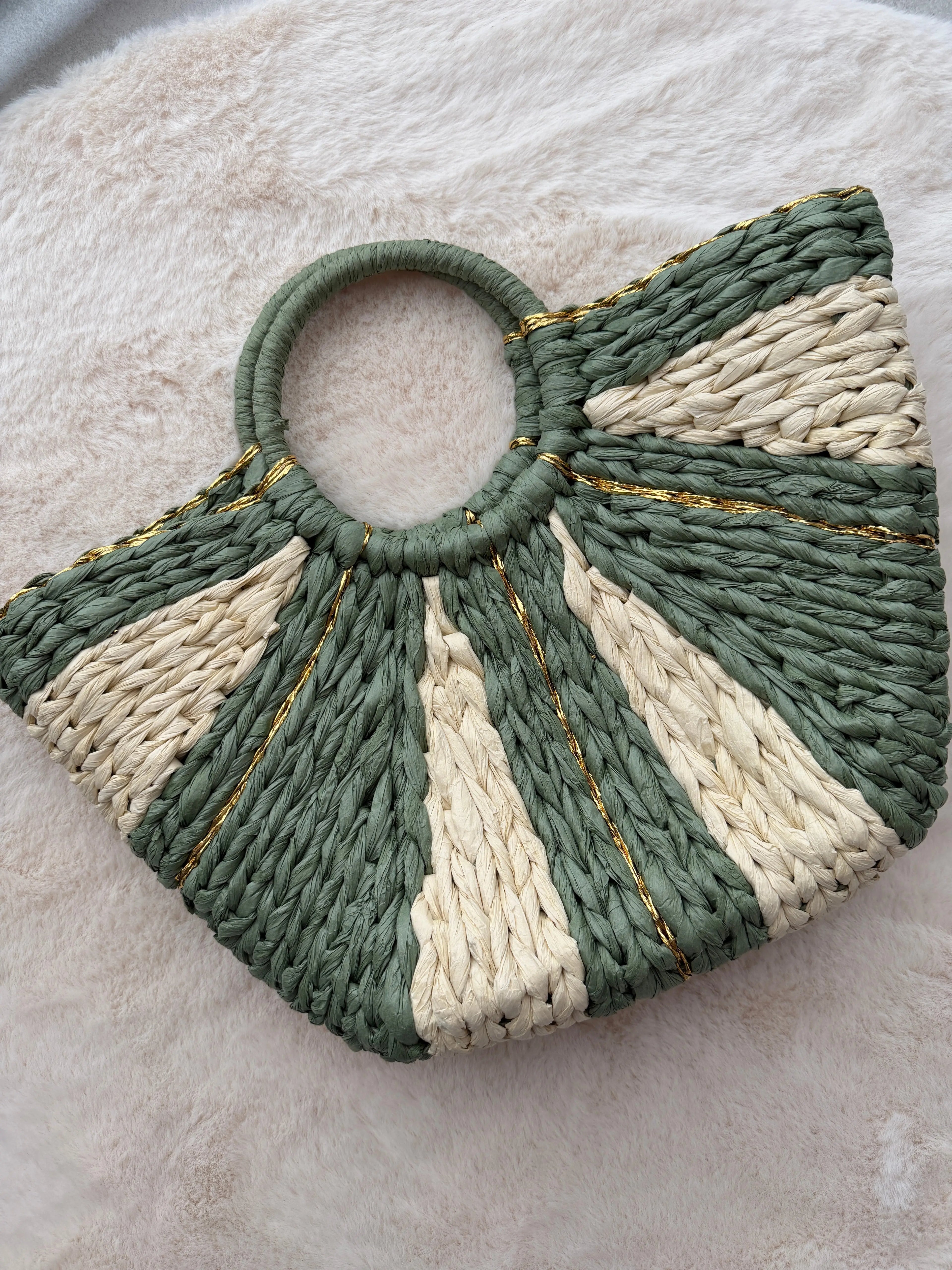 Sac à main bohème tressé Kaki – Éclat doré Maddy & Co