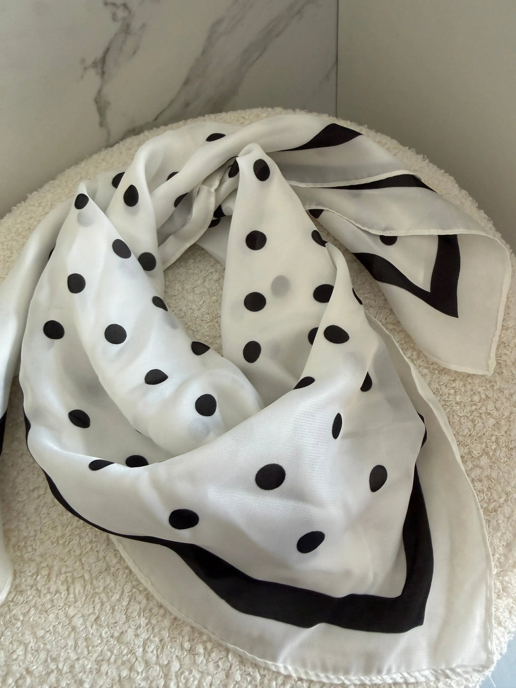 Foulard carré à pois Maddy & Co