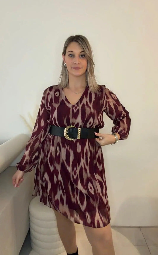 Robe bordeaux ample et plissée