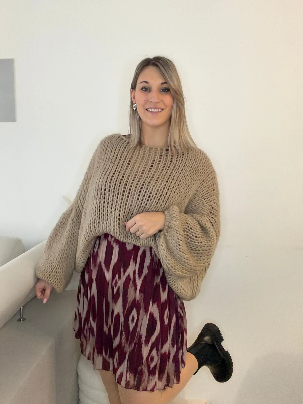 Robe bordeaux ample et plissée