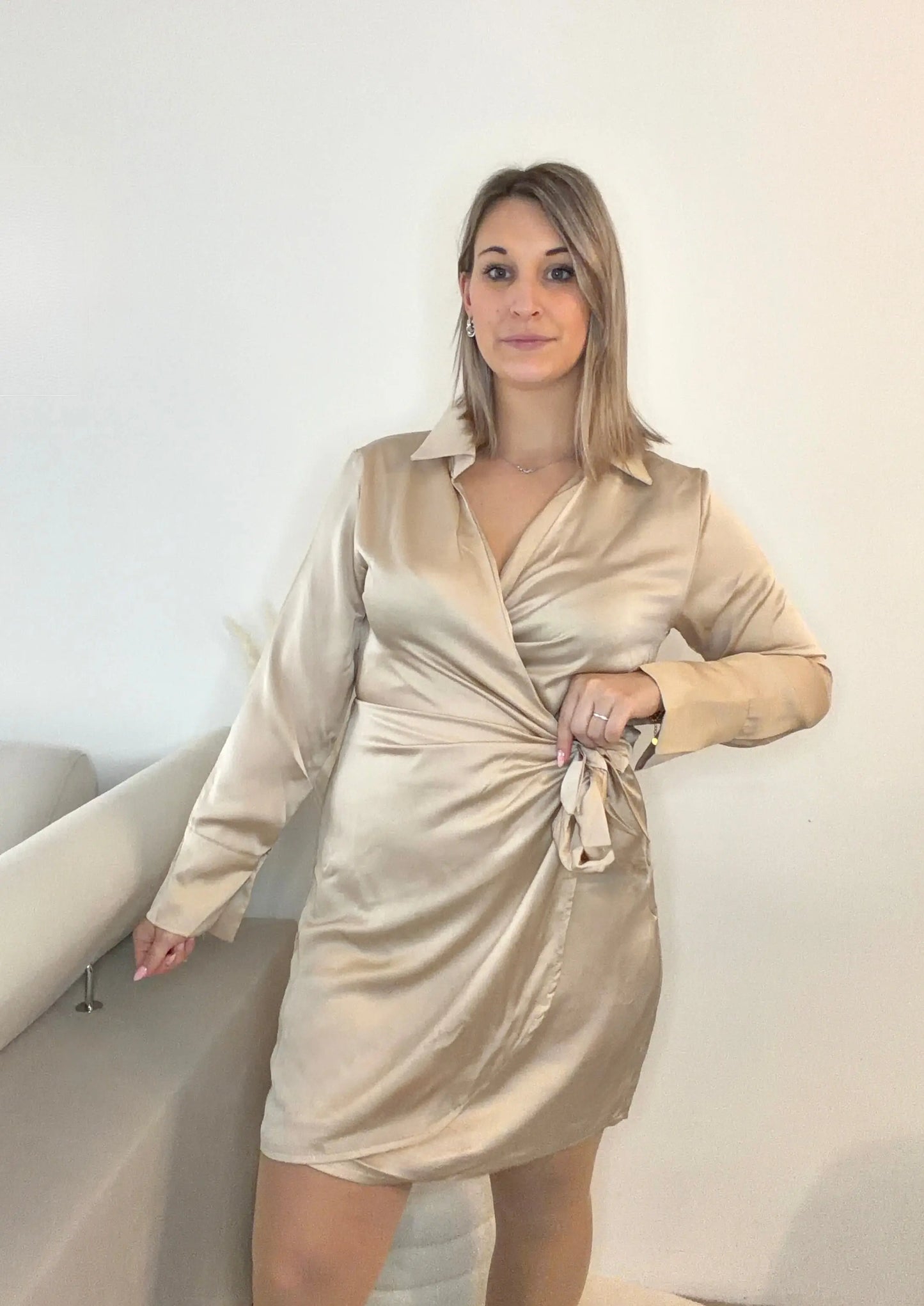 robe satinée manches longues